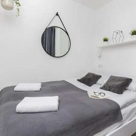 Dworzec Pkp Centrum Apartament Morska By Renters דירה *